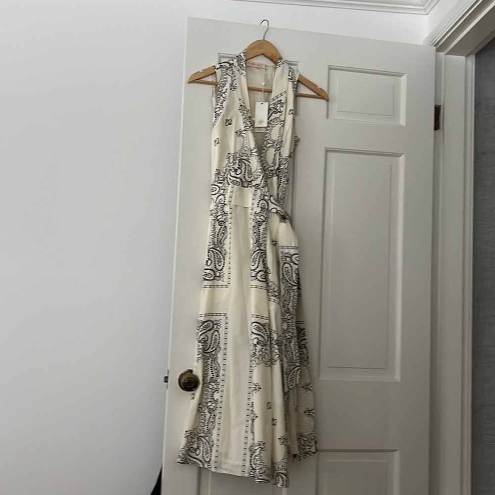 Tory burch NWT. Original price 498.00 poplin  wrap dress